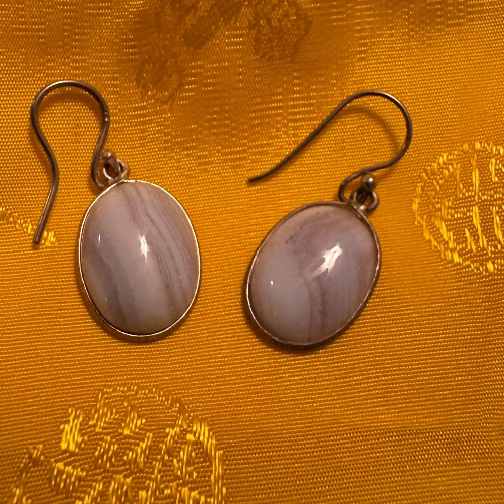 Elegant 925 sterling silver dangling blue lace agate earrings $28
